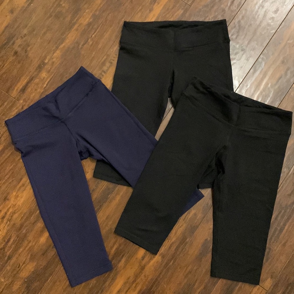 3 Pairs American Apparel Cropped Workout Leggings. Blackx2. Bluex1. Small.